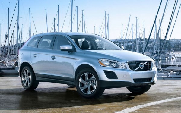 Първото поколение на Volvo XC60, произвеждано от 2009 до 2017 г., трябваше да повтори успеха на кросоувъра XC90, но се оказа още по-популярно. Повечето собственици са впечатлени от качеството на модела, въпреки че той е вече на 10 години. С проблеми са се сблъскали 15,6% от собствениците, като 1/3 от тях са били с двигателя. Нивото на надеждност е оценено на 92,3%.