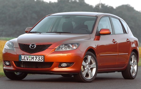 Mazda 3 се произвеждаше в четири поколения, които се различават по цена, възраст и характер. Първото, обозначено с код BK и произведено в периода 2003-2009, е най-евтиният вариант &ndash; автомобилите от тези години могат да се намерят за около 2000 евро, но повечето вече са много износени. 

За добре поддържан екземпляр с пробег около 150 000 км, ще трябва да платите 2 пъти повече, като пробегът не би трябвало да е веднага плашещ, защото Mazda 3 е един от автомобилите, които често са служили на един собственик години наред.