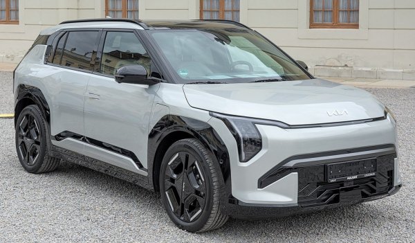 Компактният кросоувър, който замества в гамата електрическото Niro, се радва на растящо търсене в България и влиза в Топ 5 след първите осем месеца на годината. 
