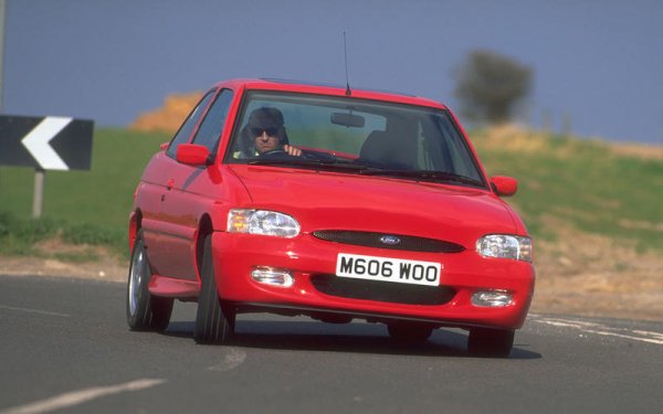 Къде се намират Escort RS2000 Mk5 и Mk6 в списъка на страхотните модели на Ford RS? Най-вероятно някъде близо до дъното. Това е все една да направиш страхотна песен, която обаче не успява да влезе в Топ 10. Стандартният модел може и да не е идеален, но пък версията RS е невероятна.
