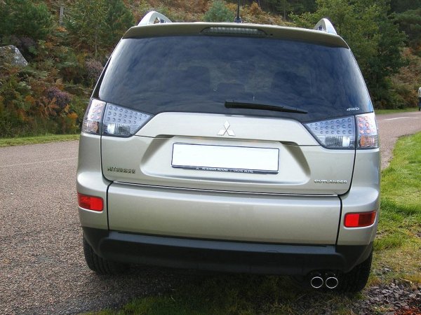 Средният разход на гориво при дизелите е съответно 6.7 и 7,3/100. На бензиновата модификация са необходими средно по 9,3 литра на 100 км.