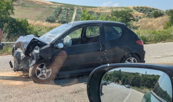 В новия закон се въвежда отделна точка за употреба на смартфон, ако тя е причинила произшествие. В такива случаи глобата може да е до 4000 евро, с отнемане на книжката за срок до 8 години. 
