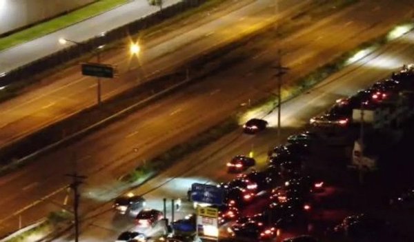 Отделен член в новия кодекс наказва развиването на скорост над 200 км/ч или участието в незаконни състезания по улиците с глоба от 2000 евро и отнемане на книжката за 1 година. При второ нарушение - 8,000 евро и 4 години без книжка. 
