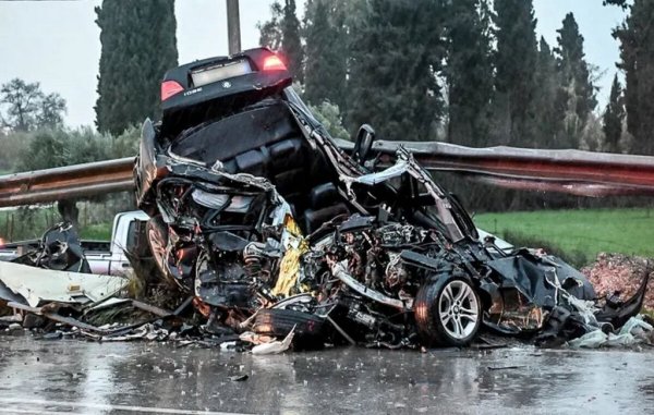 Ако неспазването на знака "Стоп" е довело до катастрофа, глобата е двойна - 700 евро и два месеца без права. За второ нарушение - 4000 евро и 8 години без книжка. 
