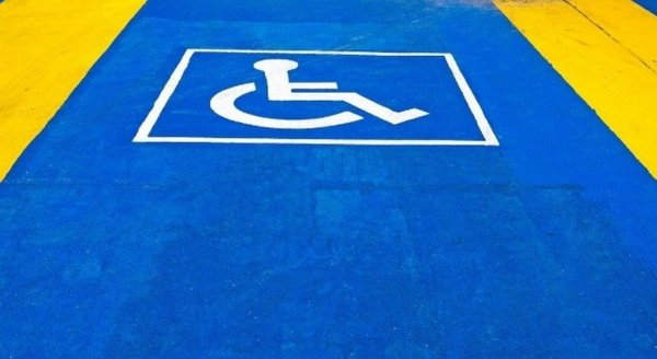 Това се наказва със 150 евро глоба, сваляне на номерата за два месеца и лишаване от книжка за 60 дни. При второ нарушение - 2000 евро глоба и една година без книжка.
