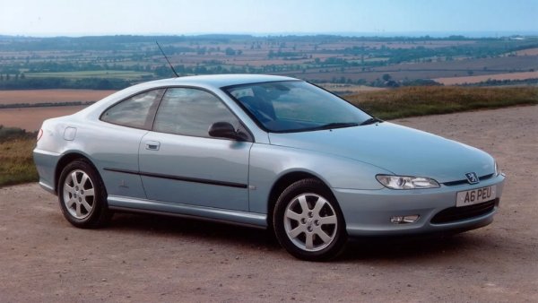 Тъкмо това, макар и сериозно преработено, е било предложението на Pininfarina към Fiat. След като в Торино го отхвърлят, италианското ателие го адаптира за нуждите на Peugeot, превръщайки благоразумния седан 406 в едно от най-елегантните купета в историята. Мнозина сравняват това Peugeot с актуалното тогава Ferrari 456 - логично, защото и двете са дело на Лоренцо Рамачоти. 
При пежото обаче двигателите са доста по-подходящи за ежедневна употреба - широк избор от бензинови и дизелови агрегати, увенчани от 3-литров V6 в комбинация с ръчни скорости. Все още може да се намери прилична бройка за 3500 до 5000 евро. 
