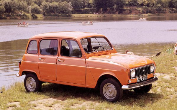 Renault 4 беше правилната кола в правилния момент. Тя е разработена, за да замени модела 4CV, като разчиташе на предно разположение на двигателя, предаване към предната ос и голям багажник. Това беше идеалният автомобил за времето си - достъпен, надежден и лесен за ремонт.

 За 33 години той претърпя малки промени, като от него бяха произведени 8 млн. бройки в 7 държави - Франция, Ирландия, Мароко, Алжир, Югославия, Чили и Уругвай.
