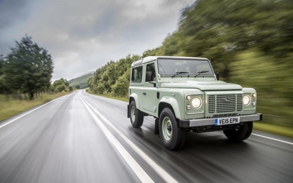 Корените на Defender могат да се проследят до първия Land Rover, създаден още през 1948 г. Всъдеходът излезе на пазара във версии 90 и 110, които замениха Series III и благодарение на познатия дизайн, както и на отличните офруод способности бързо се наложи. 

Производството му приключи през 2016 г., когато промените в изискванията принудиха Land Rover да направи сериозни промени по автомобила, които щяха значително да го оскъпят.

