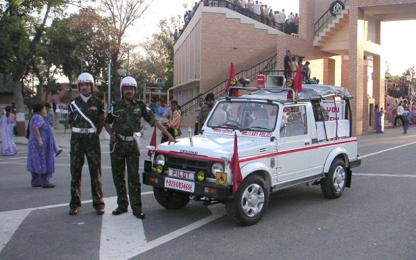 Произвежданият в Индия вариант на Suzuki Jimny SJ40 компактен всъдеход е създаден за нуждите на армията и полицията особено в северните планински райони на страната. Моделът е привлекателен заради простата си конструкция, като през 2000 г. беше обновен. 

Жизненият му път приключи през 2019 г., тъй като според новите правила всеки нов автомобил, продаван в Индия, трябва да има въздушни възглавници и ABS.
