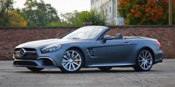 Версиите AMG имат много предимства, но основното си остава мощността на двигателя. В случая, това е един от най-впечатляващите мотори (M279), произвеждани някога - 6,0-литров V12 с двоен турбокомпресор. Мощността му е 621 к.с., а максималният въртящ момент - 1000 Нм, като се предлага за няколко топ-модела на марката.

Интериорът е луксозен, като се залага на материали от най-високо качество и на впечатляващи технологии. Екстериорът не е чак толкова необикновен, но колата изглежда добре.