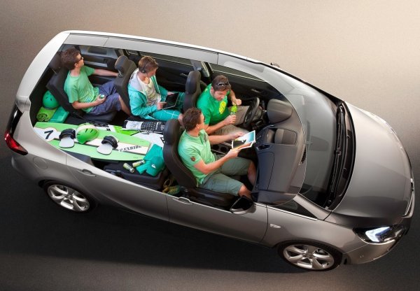 Като цяло миниванът е много издръжлива кола, която ръждясва бавно, а в същото време не е скъпа за поддръжка. Салонът е много просторен, което предлата широки възможностите за трансформиране на интериора. Вторият и третият ред могат лесно да бъдат сгънати или напълно премахнати, осигурявайки огромно товарно пространство. Петместната версия е с капацитет на багажника от 540 литра.
