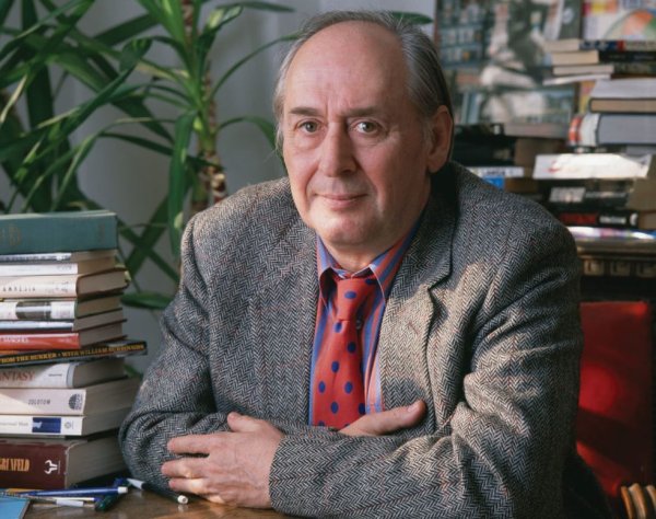 "Колата, каквато я познаваме, си отива... И аз съжалявам за нея, защото, като истински старомодна машина, тя крепи една истински старомодна идея: свободата. Що се отнася до неща като замърсяване, шум и човешки живот, цената на тази свобода може да е висока. Но автомобилът, благодарение на самия хаос и объркване, които причинява, може би удържа безмилостното разпространение на контролираното, електронно общество"
Джеймс Балард, писател (написано през 1971 година)
