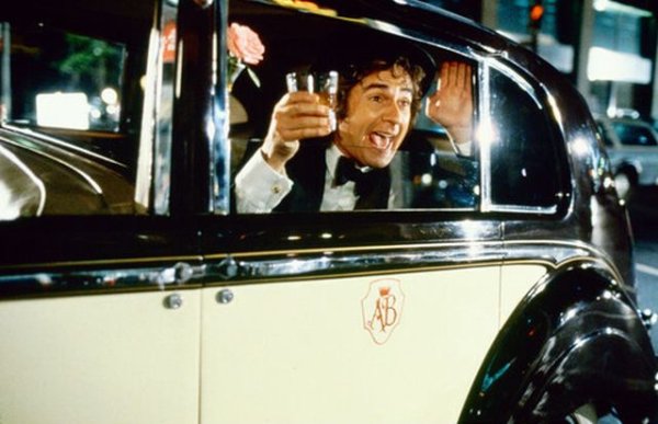 "Най-добрата система за безопасност е огледало за обратно виждане с образа на полицейска кола"
Дъдли Муур, комик