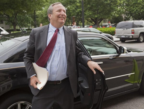 "В цялата световна история, никой никога не е измил рент-а-кар"
Лорънс Съмърс, бивш финансов министър на САЩ, обяснява новата данъчна политика
