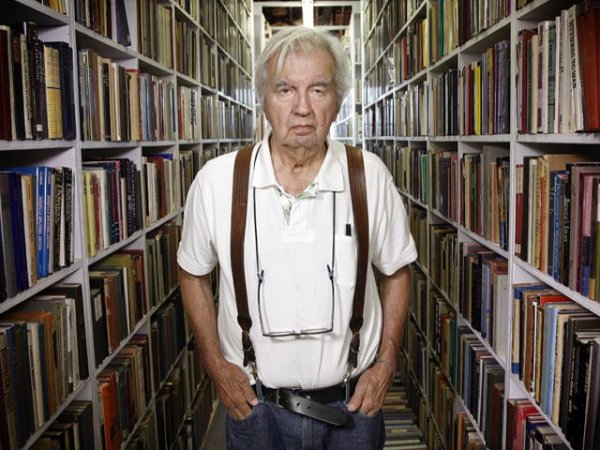 "Нито една илюзия не е толкова могъща като тази, че големият успех и многото пари ти купуват застраховка от обикновените беди на човечеството - като колата ти да не иска да запали"
Лари Макмъртри, писател
