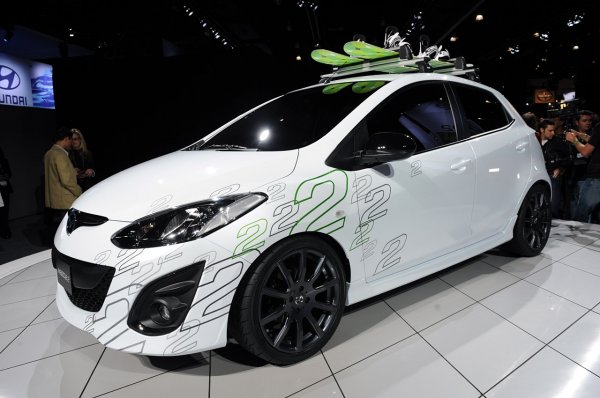 Автосалон Лос Анджелис 2009 / Mazda 2 Active2 Snow 