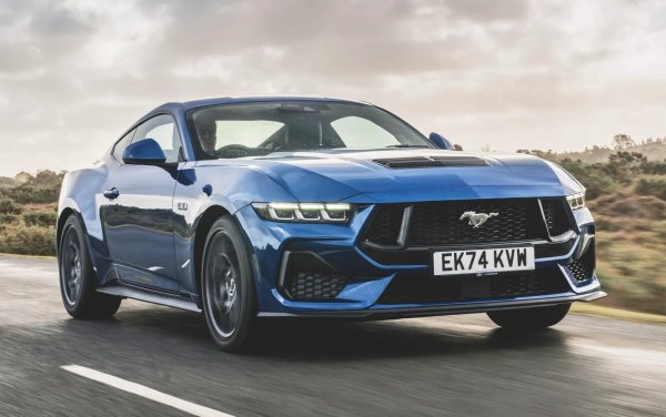 Ford Mustang създаде и определи сегмента на "пони автомобилите", когато беше пуснат на пазара преди повече от 60 години. Замислен като спортен автомобил, достъпен за широката публика, той съчетава производителност, отличителен стил и конкурентна цена. В продължение на седем поколения Mustang запази своята идентичност, като същевременно се адаптира към развитието на пазара, като сега включва и електрически SUV вариант, наречен Mach-E.