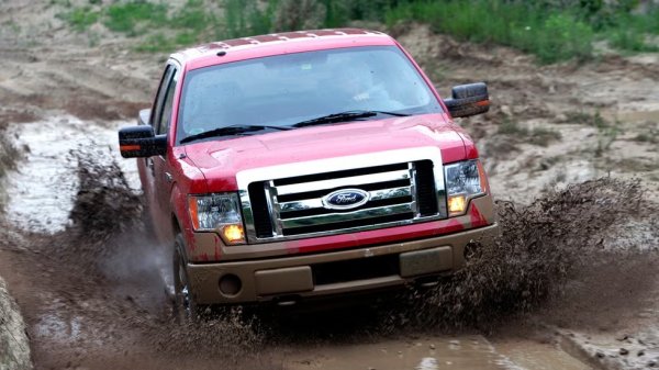 Пикапите Ford F-Series се произвеждат от малко под 80 години и са най-продаваният автомобил в САЩ повече от четири десетилетия. Създадена в следвоенния период, за да отговори на нуждите от възстановяване на страната, F-Series се е превърнала в изключително разнообразно семейство от автомобили, включително работни коне, луксозни модели и наскоро изцяло електрически вариант - Lightning.