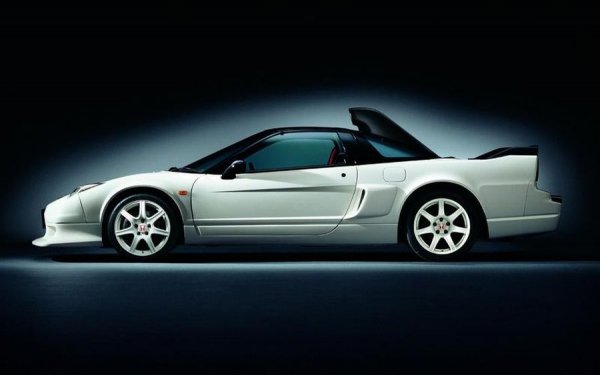 Точно преди края на продажбите на оригиналната Honda NSX през 2005 година, японците лансират версията NSX-R GT. Само 5 бройки са произведени, което превръща модела в един от най-редките хомологационни. Двигателят остава непроменен - 3,2-литров V6 с 280 конски сили, а вместо това от компанията се фокусират върху максималното олекотяване, с използването на карбон.

Аеродинамиката също е подобрена, за да е сигурно, че състезателната версия ще има по-добра притискателна сила и охлаждане. Добавени са изпъкнал преден спойлер и масивни въздухозаборници. Цената на една машина била над 260 000 долара, a ot Honda успяват да продадат една-единствена бройка на частен клиент.