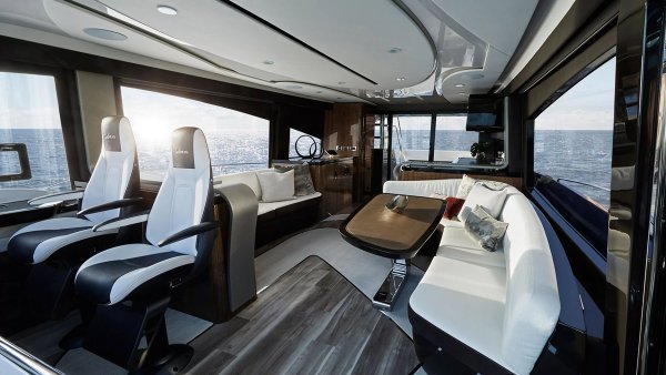 Дължината на LY 680 е 20,66 м, а ширината - 5,76 м, тоест тя е доста компактна и сравнима по размер с някои катери. Яхтата разполага с три каюти и шест спални места. Базовата версия е оборудвана с два 12,8-литрови редови шестцилиндрови двигателя Volvo с обща мощност 1000 к.с., но срещу допълнително заплащане се предлагат форсирани до 1350 к.с.

Флайбриджът е удължен с 1400 мм и разполага с просторен диван и барбекю, което позволява на гостите да се отпуснат и да се насладят на свежия океански бриз. Освен това платформата за плуване е удължена със 70 см в сравнение с предишния модел. Цената на яхтата се очаква да доближи 4 милиона долара.
