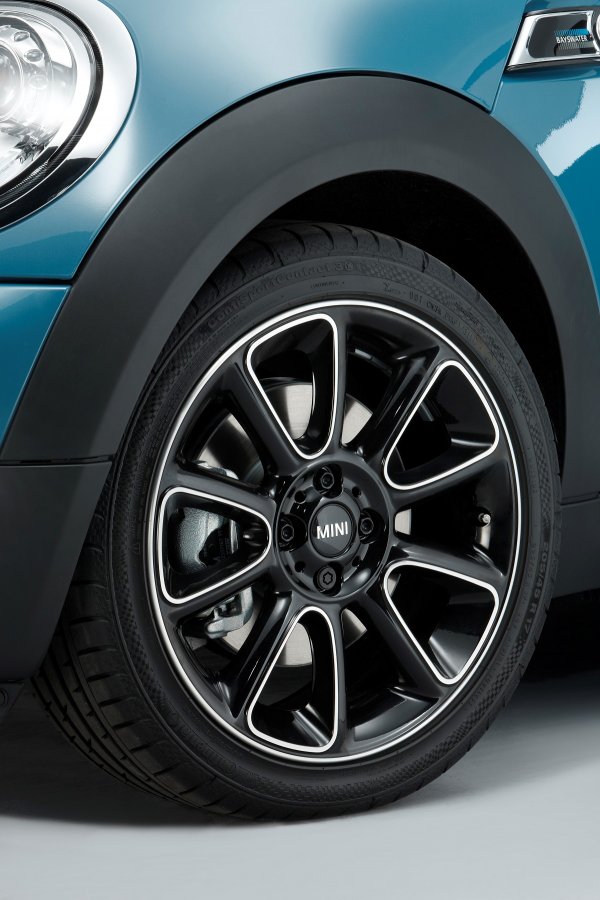 MINI Cooper S Bayswater - класическият разбойник