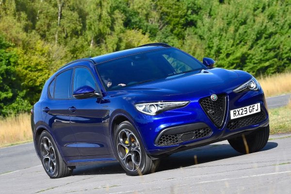 Alfa Romeo Stelvio се оказва доста здрав досега, като само 17% от собствениците, попълнили анкетата, съобщават за някакви проблеми. Основните са свързани с различни електрически системи, но има оплаквания още от спирачната и изпускателната система. 

Три четвърти от колите е можело да се управляват и са поправени в рамките на един ден, но останалите 25% са прекарали повече от седмица извън пътя. Половината от ремонтите са по гаранция.
