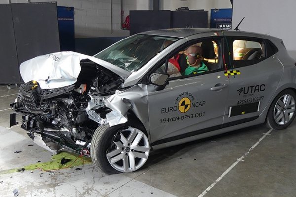 Французите открай време са сред лидерите по отношение на безопасността, а шестата генерация на бестселъра им вдигна още летвата: 96% за възрастни пътници, 89% за деца, 72% за пешеходци и 75% за електронни асистенти. 
