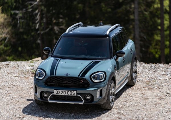 На девето място се намира друга компания, която принадлежи на BMW Group. Както става ясно, MINI произвежда оригинални модели с впечатляваща динамика, които освен всичко това, са и доста здрави.