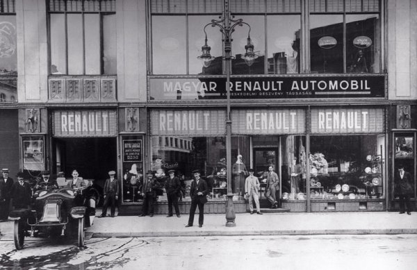 110 години Renault