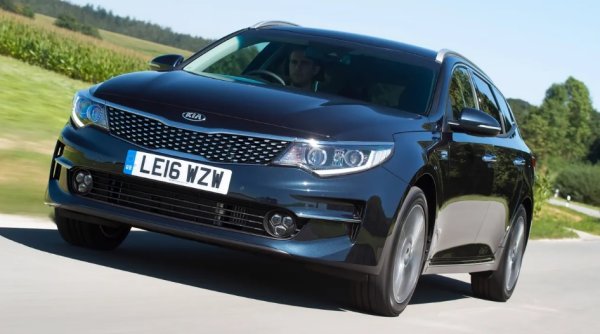 С две премиум опции си струва да се отбележат предимствата на една по-достъпна алтернатива. Kia Optima Sportswagon не е толкова привлекателна за шофиране като BMW или дори Audi, но все пак е много добре направена, изискана и удобна кола. Най-важното е, че  се предлага със седемгодишна гаранция. Напълно реално е да откриете употребяван автомобил за споменатите пари с оставаща гаранция от година.
