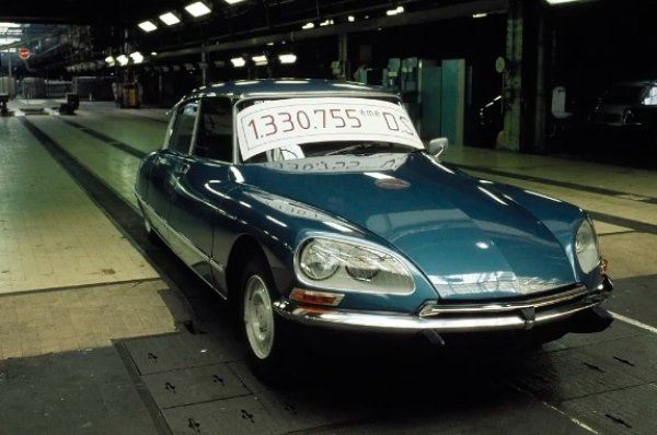 На 24 април 1975 година, точно в 15:00 часа, последната &bdquo;Акула" напуска поточната линия. Това е DS 23 Pallas с електронно впръскване в Delta Blue. Единица с номер 1 456 115..

Тази много специална кола попадна в ръцете на клиент от Жиронд (Франция), който преди това е закупил осем други Citro&euml;n &bdquo;Tiburon&ldquo;.