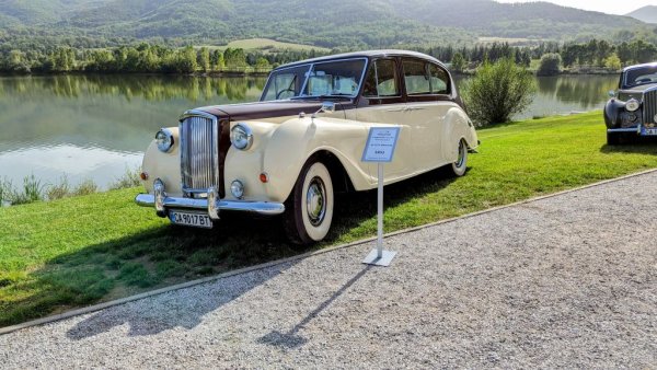 Princess е серия луксозни автомобили, произвеждани от Austin и от дъщерната й компания Vanden Plas между 1947 и 1968. Автомобилът е представен от Александър Каменов. 