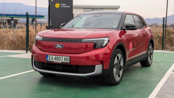 - Да. Това е още едно нещо, което зависи от добрата воля на законодателя. Европейският съюз вече го е решил, но е препоръчителна мярка, не задължителна - затова и вероятно нашите институции не бързат толкова. Всички знаем, че електрическите автомобили са много по-тежки. Един електрически ван спокойно може да тежи 2.8 тона, и тогава полезният товар остава твърде малък. Затова предлагаме да се вдигне границата на 4.25 тона за категория В. Това е регулация, която, повтарям, вече е приета от ЕС. 
