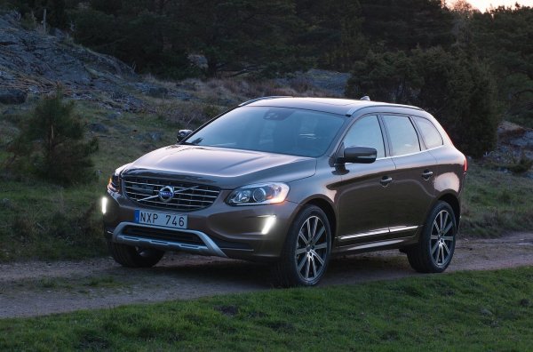 Шведският кросоувър предлага салон от високо качество и добра шумоизолация. За 40 000 лв може да се купи екземпляр на около 8 години с пробег под 150 000 км. На пазара преобладават дизеловите версии, както и тези със задвижване на четирите колела и автоматична скоростнса кутия.

Най-често срещаното предложение е тестваният от времето дизел D5 2.4 (мощност 181, 190, 220 к.с.), който считан за един от най -добрите двигатели, въпреки петте си цилиндъра. Има и по-малък дизел - 2.0 (150, 190 к.с.), като и двата мотора изикват качествени гориво и масло. И при двата агрегата надеждността е на високо ниво.
