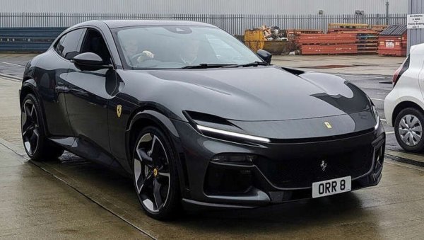 Ferrari също се подаде на тенденцията в световната автомобилна индустрия и започна да произвежда SUV, който е не само сред най-мощните на пазара, но и сред най-впечатляващите като цяло, което няма как да бъде изненадващо, когато става дума за Ferrari.

Под капака на Purosangue е поставен познатият 6,5-литров V12, произвеждащ 725 к.с., при това без помощта на хибридна система. Това е практично, просторно и луксозно превозно средство, което обаче е и доста скъпо - над 360 000 евро. Официално Ferrari нарича този модел &bdquo;спортна кола с четири места и четири врати&ldquo;, която случайно има задвижване на четирите колела, а не SUV.
