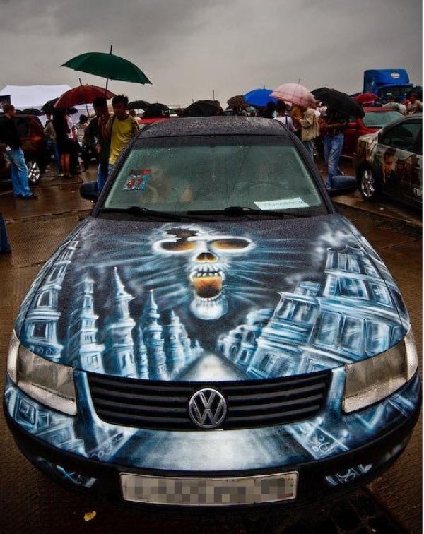 Снимки от фестивала "AEROграфии", който се провежда ежегодишно в Санкт Петербург. На него могат да се видят едни от най-интересните, изрисувани автомобили в Русия.