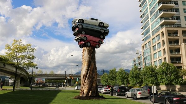 Създадена през 2015 г. от Маркъс Боукот, скулптурата Trans Am Totem се намира във Ванкувър, Канада. Направена е за биеналето в града и наподобява древен индийски тотем. Представлява автомобили, подредени един върху друг върху основа, направена от ствол на дърво. Скулптурата е висока  10 м, тежи 11 340 кг, направена за 2 години. Колите в нея са Pontiac Trans Am, BMW 7, Honda Civic седан, Volkswagen Golf Mk1 кабриолет и скъсен Mercedes-Benz.

Колите, взети от местна автоморга, са с премахнати двигатели и трансмисии, за да бъде намалено теглото им. Прикрепени са към стоманена колона, която минава през центъра на скулптурата. Дървената основа, която ги поддържа, е направена от стар кедър, донесен от южния остров Ванкувър.
