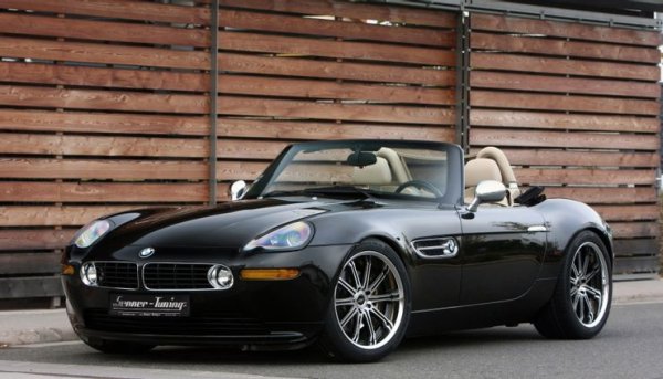 BMW Z8 е модерна класика и един от най-красивите автомобили за всички времена. Неслучайно в наши дни цените на екземпляр от модела в добро състояние достигат шестцифрени суми. Роудстърът е вдъхновен от легендарното BMW 507, като от него са произведени около 50 000 бройки. Дизайнът е дело на Хенрик Фискер.