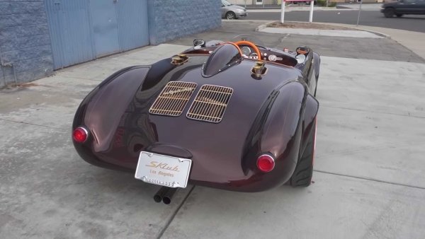 Автомобилът се справи отлично и в състезанията, като спечели Targa Florio през 1956 година. Задвижването на Porsche 550 Spyder става с 1,5-литров четирицилиндров двигател с мощност 108 к.с.