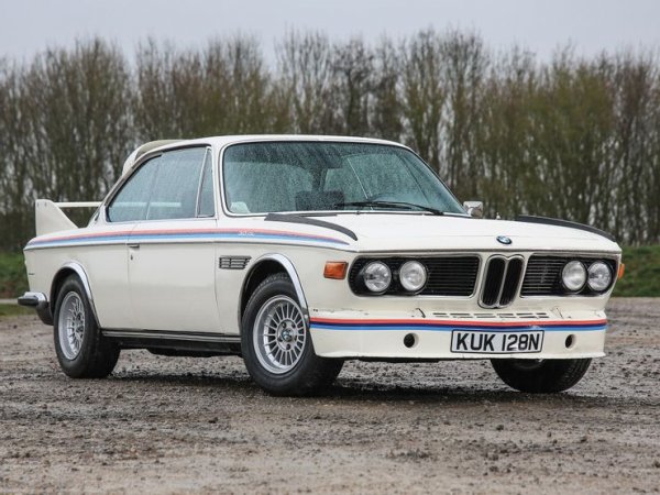 BMW 3.0 CSL беше наречен Batmobile от феновете на марката, като си остава един от най-добрите седани в историята на световната автомобилна индустрия. Прякорът му идва от аеродинамичните елементи, които са направени, за да може автомобилът да получи хомомологация за участие в състезания.