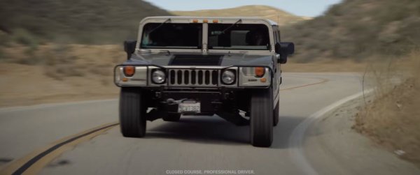 Гражданската версия на военния Humvee е широка, бавна и всява страх в сърцето на всеки друг участник в движението, особено ако зад волана е някой безразсъден човек. Повечето бройки от модела са собственост на мъже на средна въраст, но се забелязва и повишен интерес от страна на млади хора, както и увеличение на цените.