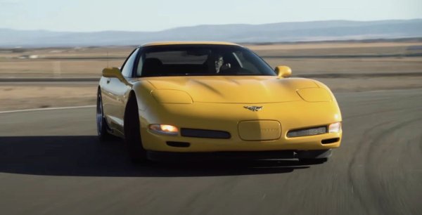 Corvette C5 има страхотна стойност в момента, но Z06 обаче е нещо наистина специално благодарение на масивния си атмосферен 7,0-литров V8, който изглежда подозрително подценен.