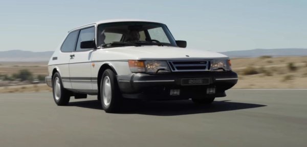 Не само BMW-та от 80-те години са увеличи стойността си. Ето още един европейски спортен седан, който беше популярен сред юпитата, но който все още мнозина могат да си позволят, стига да реагират бързо.