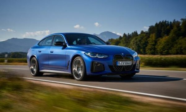 Баварците предлагат предостатъчно избор между класическо и електрическо задвижване в гамата си. За щастие i4 е много по-различен от пионерския им i3 - по-мощен и определено по-забавен. Тук BMW запазва идентичността си със задвижването на задните колела. Най-бързата версия на електрическото купе е M50, която произвежда 544 к.с. и ускорява до 100 км/ч за 3.9 секунди. Зареждането от 10 до 80 % може да бъде изпълнено за 31 минути. 
