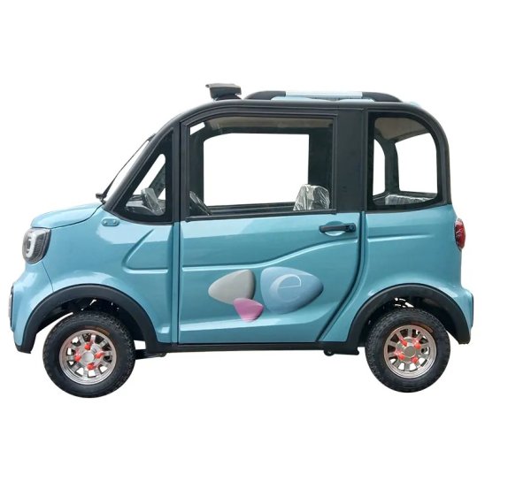 Миниатюрният китайски електрически автомобил Minghong S1-PRO е четириместен, а товароносимостта му е 500 кг. Електромоторът с мощност 2 к.с. ви позволява да достигнете скорост от 35 км/ч.
