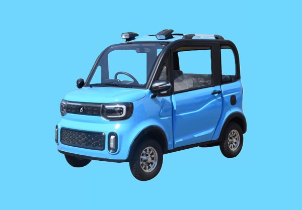 Дългият 2,4 м електромобил ChangLi CL-JP е четириместен. Скромният двигател от 1,6 к.с. ви позволява да развиете едва 30 км/ч. Пробегът е 100 км, а бързото зареждане отнема 5 часа. Оборудването включва дискови спирачки и цифрово арматурно табло. Гаранцията на батерията е 50 000 км.
