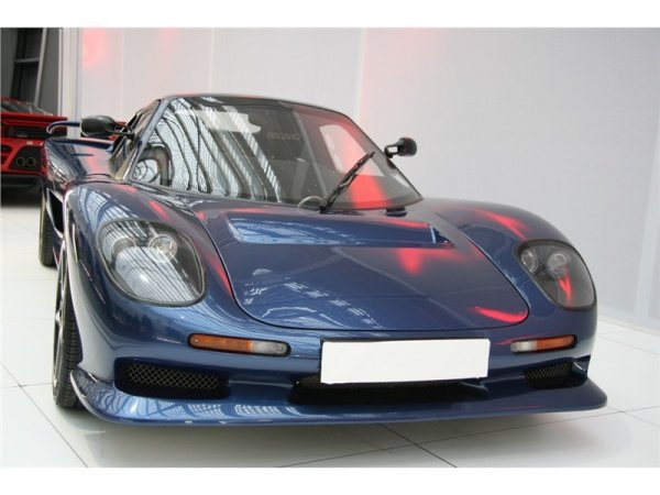 Уникалният автомобил е произведен в лимитирана серия от едва 17 броя, като в момента са оцелели само 9 от тях.