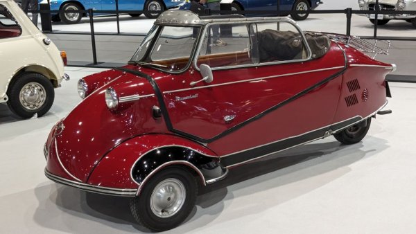 Една от най-странните германски коли в историята. Помним компанията Messerschmitt най-вече като производителя на най-добрия изтребител през Втората световна война. Но след нея компанията е принудена да се насочи към по-цивилни продукти, и то доста скромно, защото суровините в следвоенна Германия са дефицитни, а и потенциалните купувачи нямат много пари. Така се ражда този миниавтомобил с едноцилиндров двутактов двигател с обем 192 куб. см, който въпреки това е в състояние да развие 100 км/ч. 
