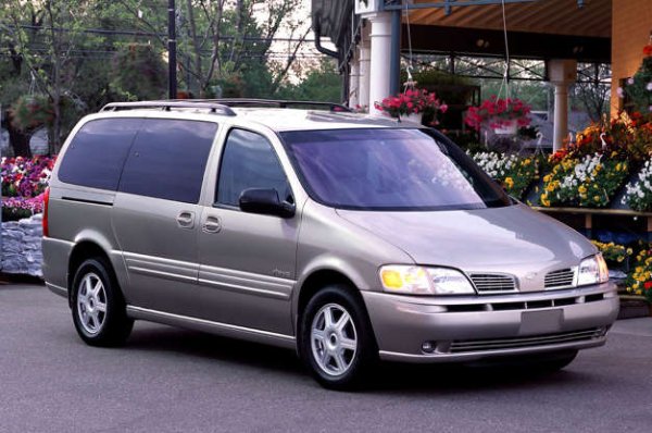 Това е още един &bdquo;фестивал на емблемите на GM&ldquo;. Този миниван, представен през 1997 г., излезе с изумително разнообразие от идентичности. За американския пазар имаше Chevrolet Venture, Pontiac Montana и Trans Sport заедно с Oldsmobile Silhouette (на снимката). Той се продава като Buick GL8 в Китай, докато европейските купувачи го получават или като Opel, или като Vauxhall Sintra. 