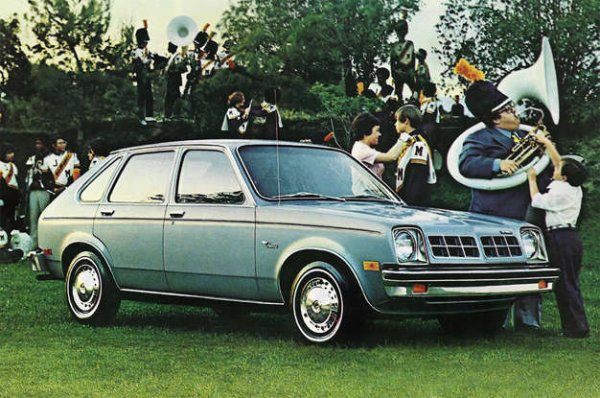 Подтикнати от петролната криза, която доведе до рязък скок на цените на бензина, в General Motors решават да използват максимално своята глобална империя, за да направят малка кола, която може да се продава навсякъде, под всяка марка. И успяват като пускат автомобил под 20 различни имена и 13 емблеми, което е доста объркващо. Сред тях са Holden Gemini (Австралия и Нова Зеландия), Opel Kadett (Германия), Isuzu I-Mark (Япония), Vauxhall Chevette (Великобритания) и Chevrolet Chevette (САЩ и Канада, на снимката), а също и под някои марки, за които повече или по-малко гарантираме, че никога не сте чували, включително Saehan (Южна Корея), Aymesa (Еквадор), Grumett (Уругвай) и San Remo (Венецуела ). 